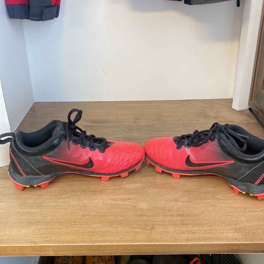 Nike girls cleats size 2 - Picture 6 of 7